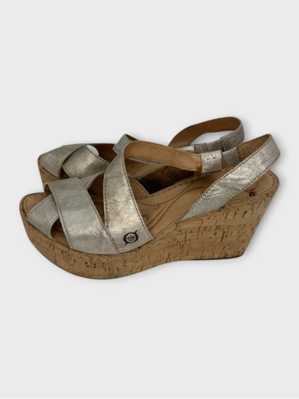 BORN Venetia Cork Wedge Sandals Women 9 Panna Cotta Metallic Silver Wedge B83615